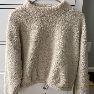 SUPER COMFY cropped sherpa sweater!